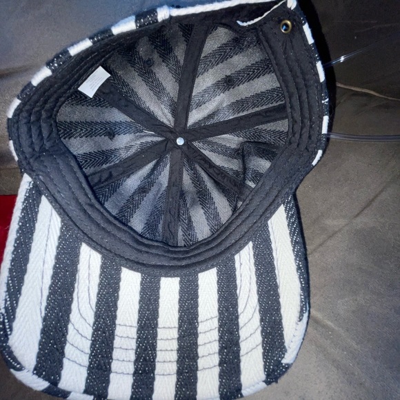 Striped ball cap new with out tags - Picture 3 of 3